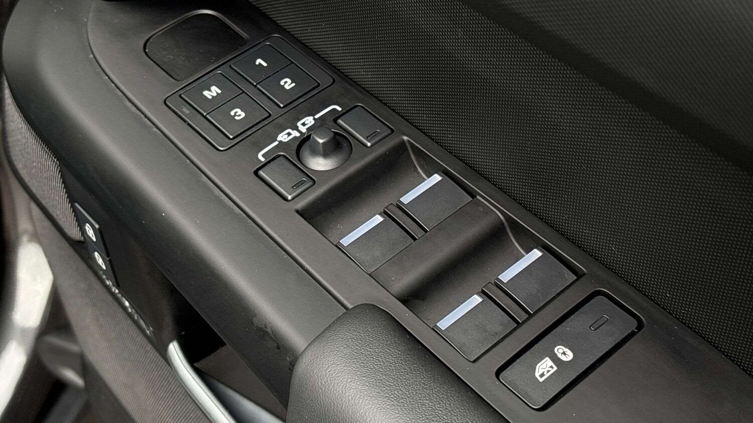 Used Land Rover Defender 2024 for sale - 77577210: Photo 34