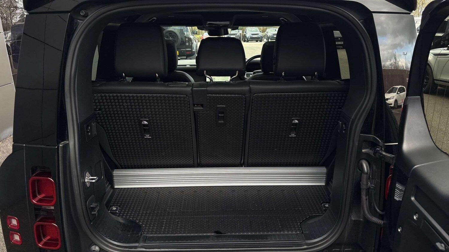 Used Land Rover Defender 2023 for sale - 77648842: Photo 10