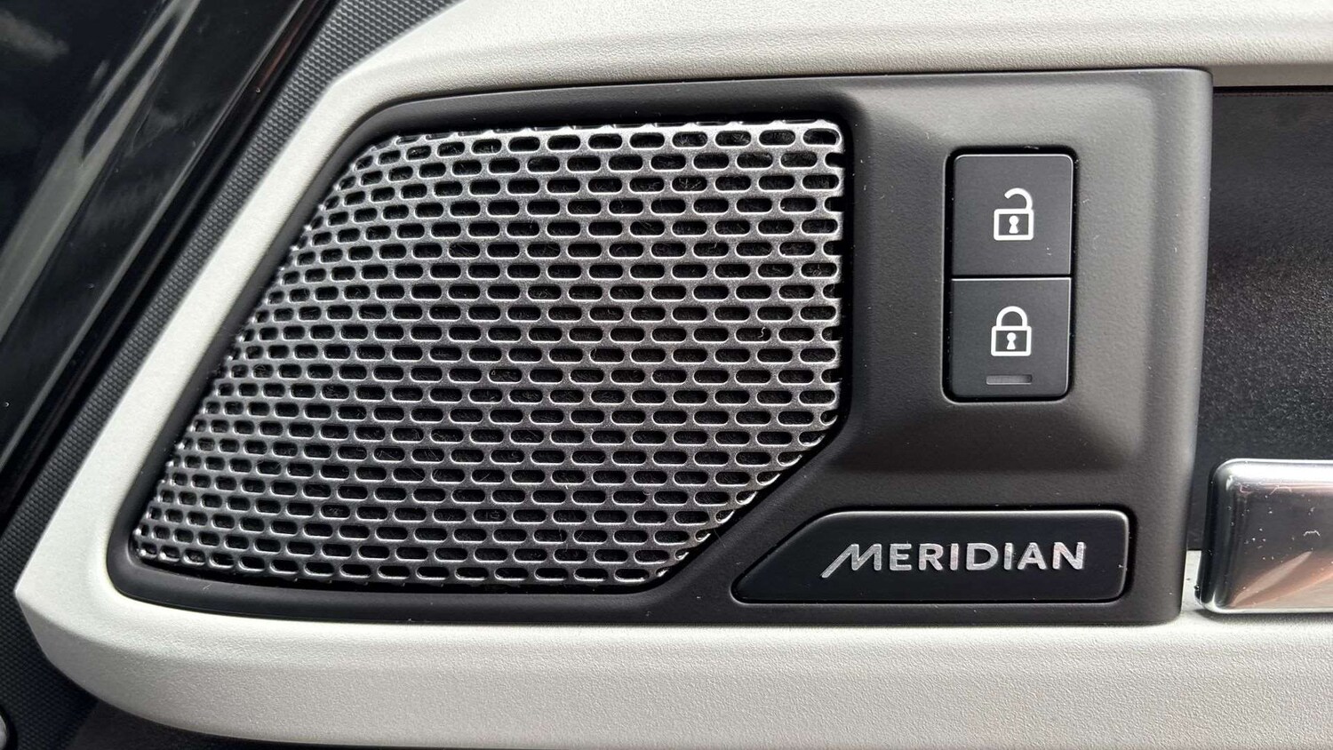 Used Land Rover Defender 2023 for sale - 77648842: Photo 24