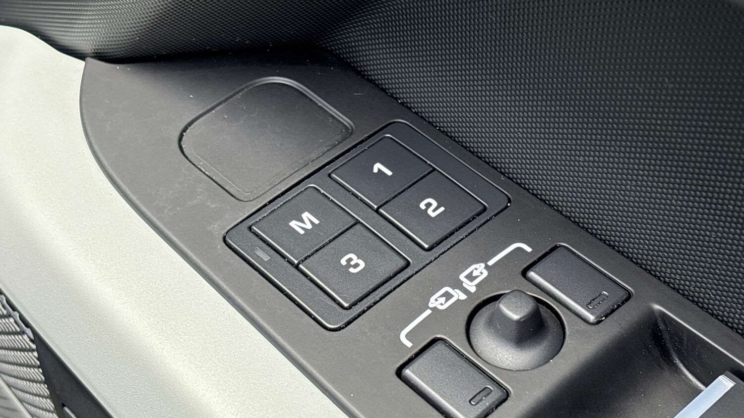 Used Land Rover Defender 2023 for sale - 77648842: Photo 25