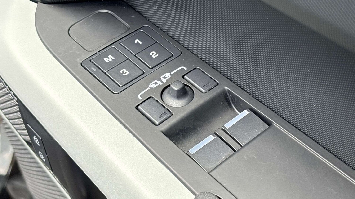 Used Land Rover Defender 2023 for sale - 77648842: Photo 33