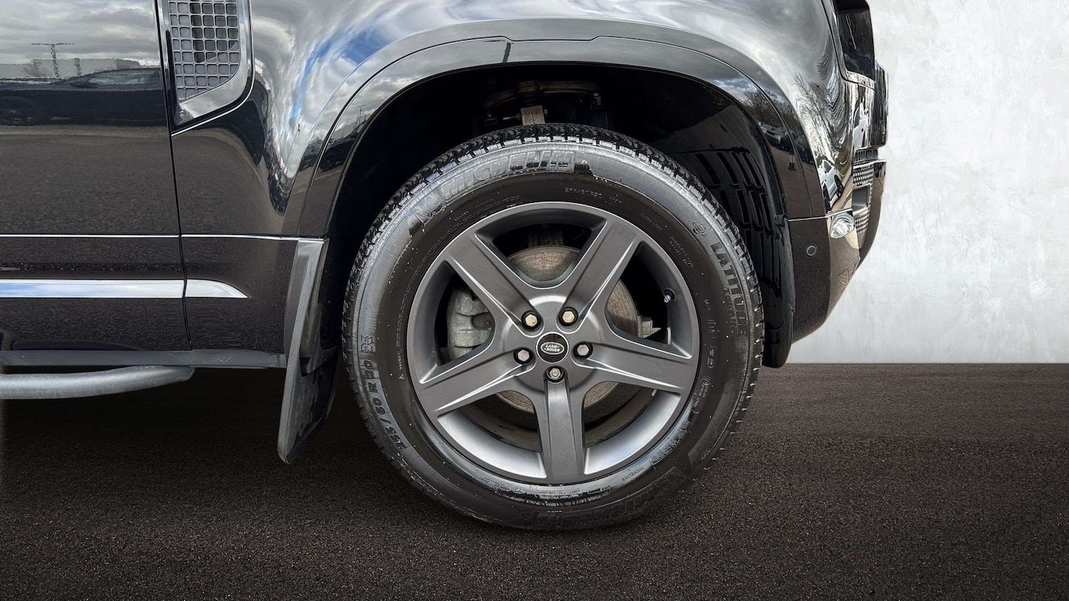 Used Land Rover Defender 2023 for sale - 77648842: Photo 8