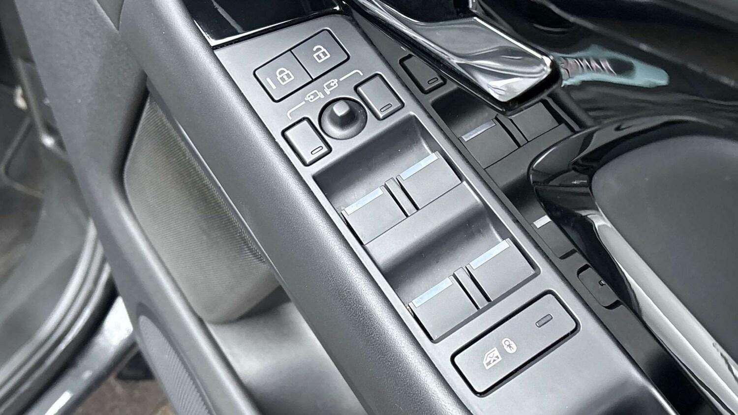 Used Land Rover Range Rover Evoque 2023 for sale - 77233033: Photo 33