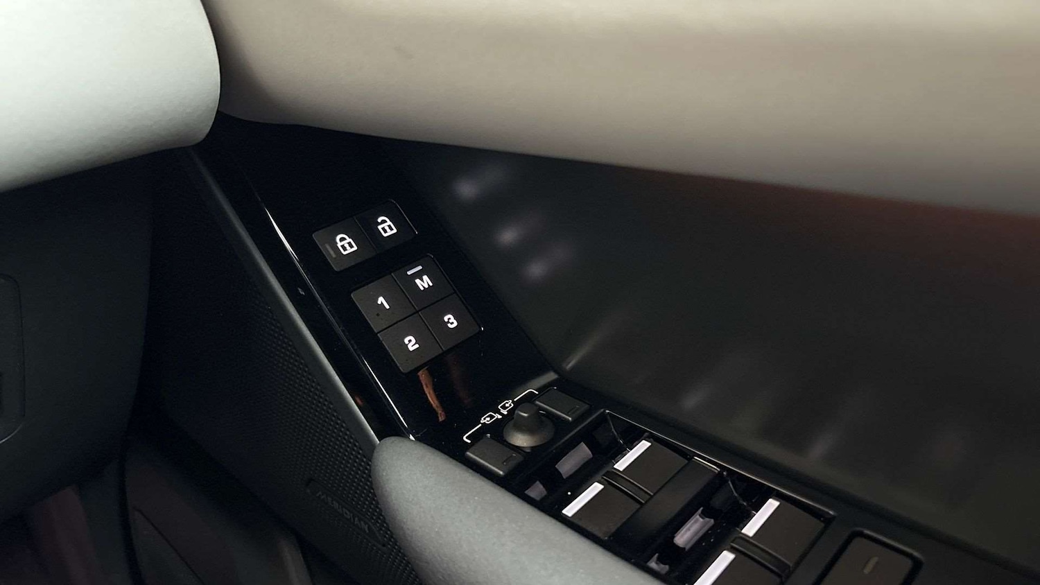 Used Land Rover Range Rover Velar 2024 for sale - 77373827: Photo 25