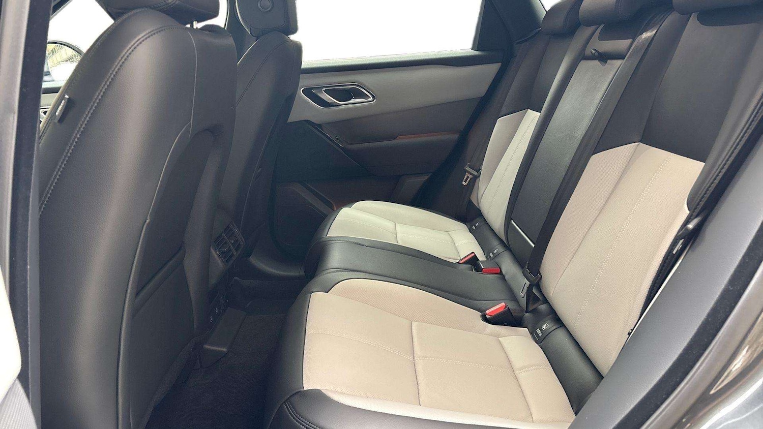 Used Land Rover Range Rover Velar 2024 for sale - 77373827: Photo 4