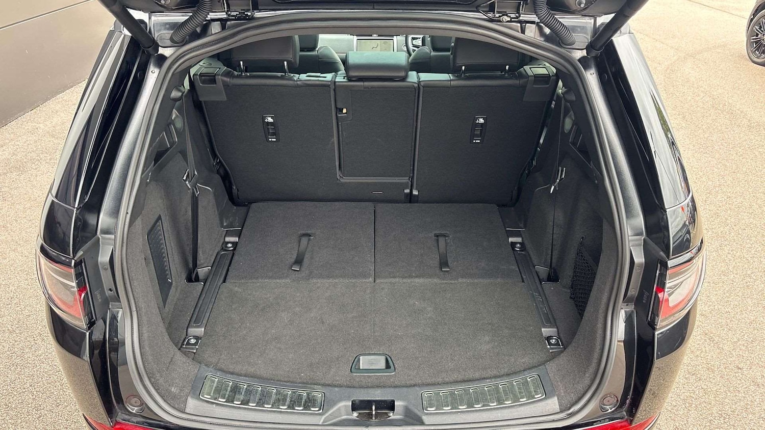 Used Land Rover Discovery Sport 2023 for sale - 76460080: Photo 10