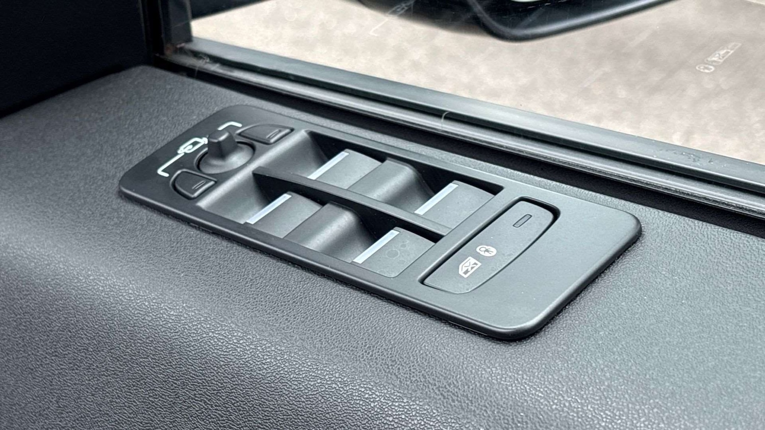 Used Land Rover Discovery Sport 2023 for sale - 76460080: Photo 32