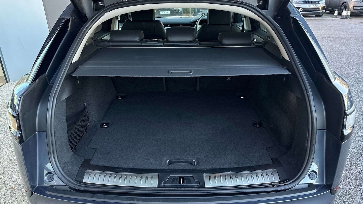 Used Land Rover Range Rover Velar 2024 for sale - 76705246: Photo 10