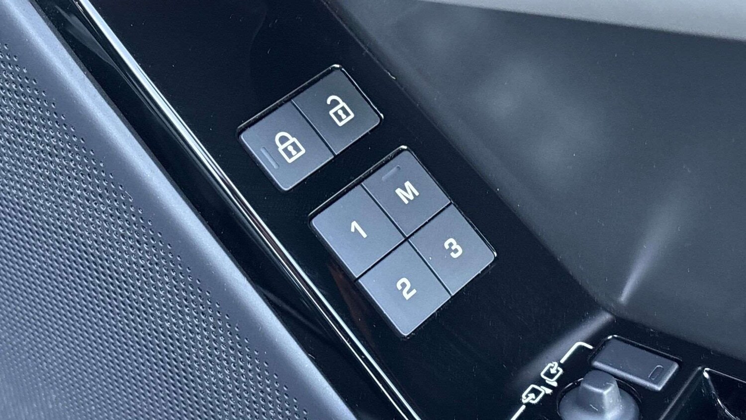 Used Land Rover Range Rover Velar 2024 for sale - 76705246: Photo 25