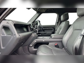 Used Land Rover Defender 2025 for sale - 77233115: Photo