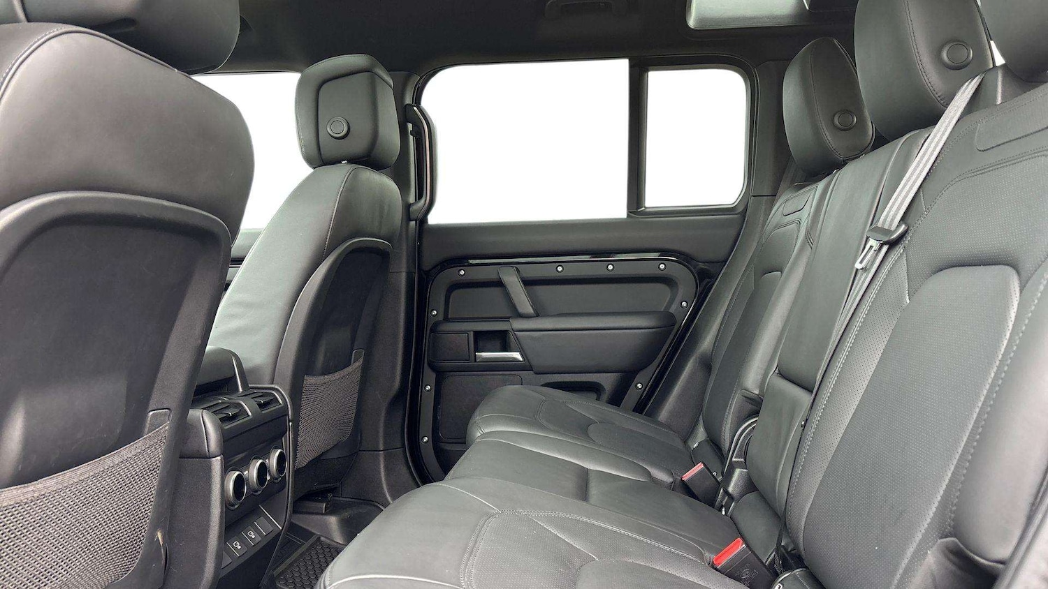 Used Land Rover Defender 2025 for sale - 77233115: Photo 4