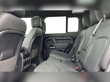 Used Land Rover Defender 2025 for sale - 77233115: Photo