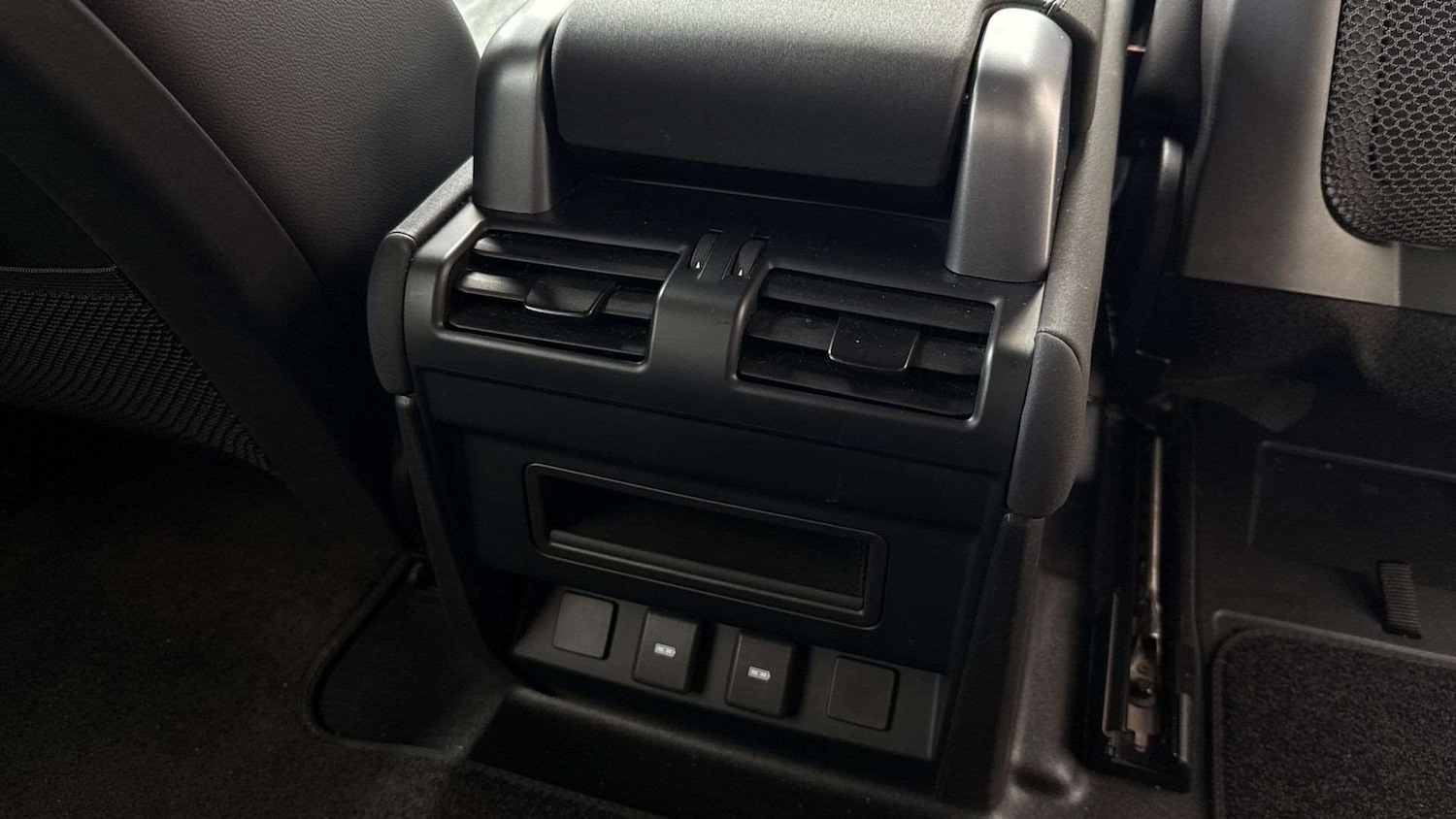 Used Land Rover Defender 2023 for sale - 76460078: Photo 18