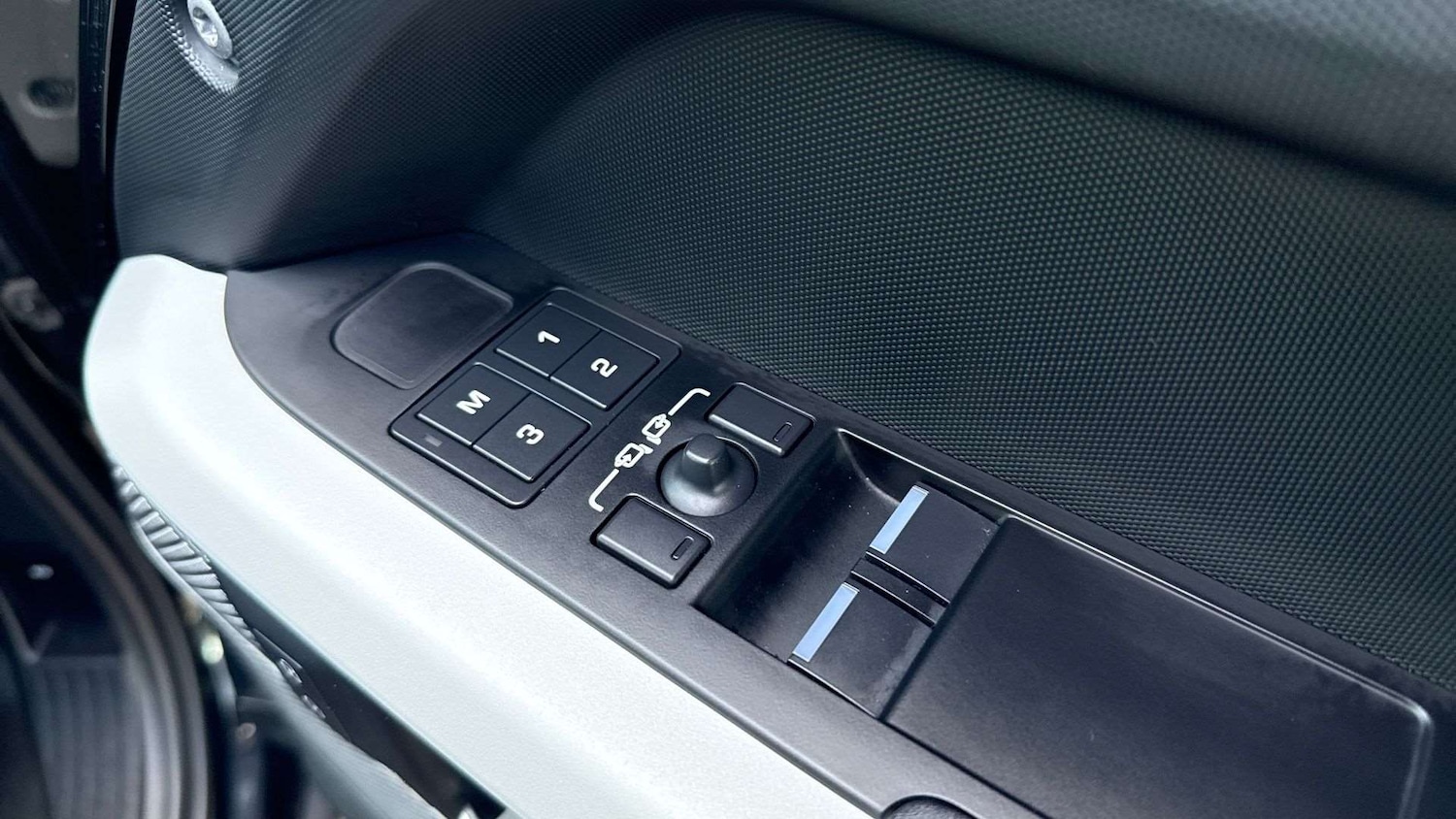 Used Land Rover Defender 2023 for sale - 76460078: Photo 25