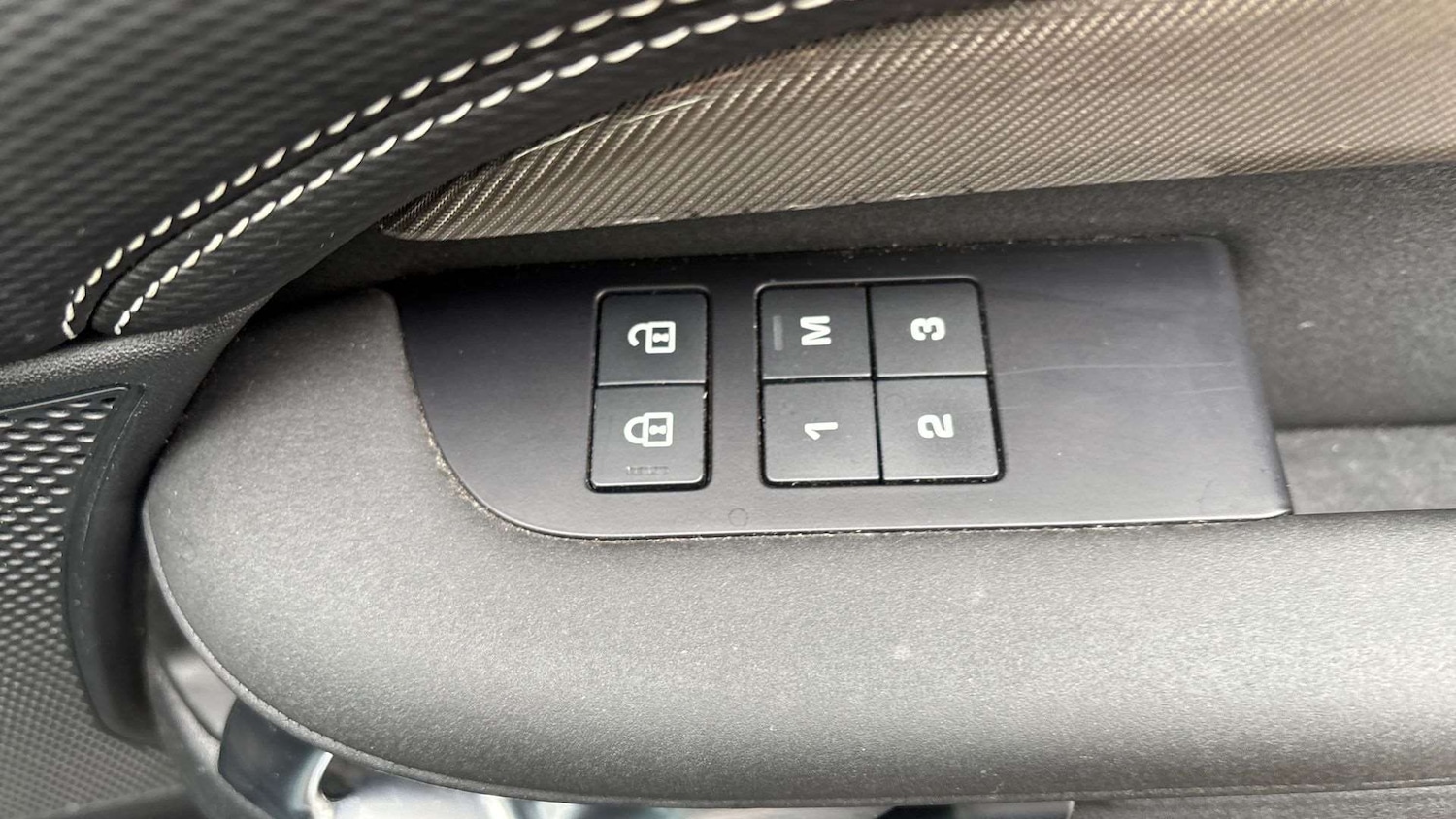 Used Land Rover Discovery 2022 for sale - 76460200: Photo 25