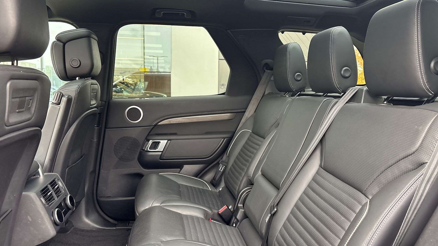 Used Land Rover Discovery 2022 for sale - 76460200: Photo 4