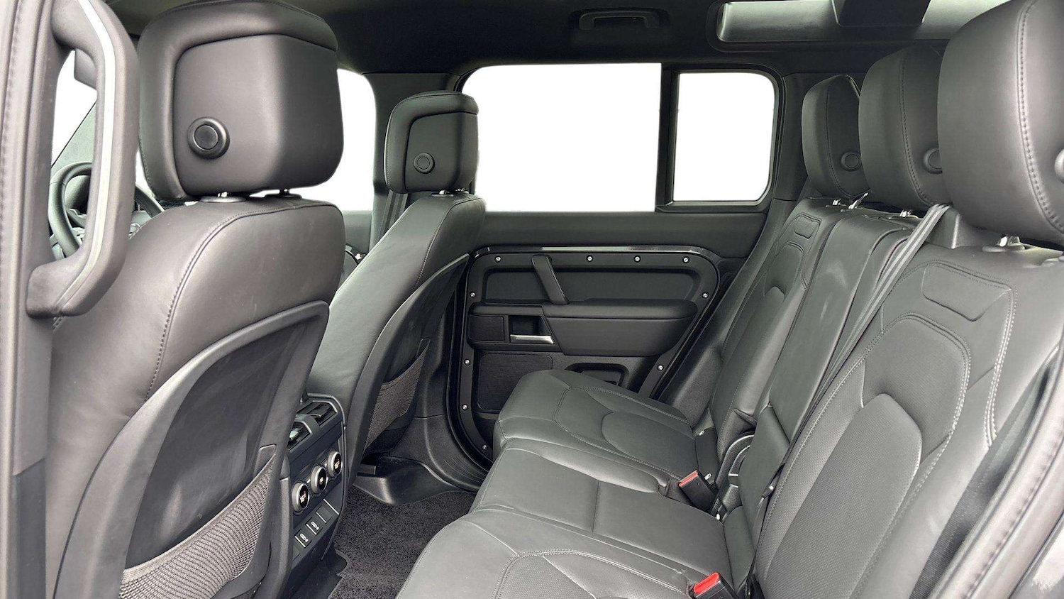 Used Land Rover Defender 2026 for sale - 78010439: Photo 4