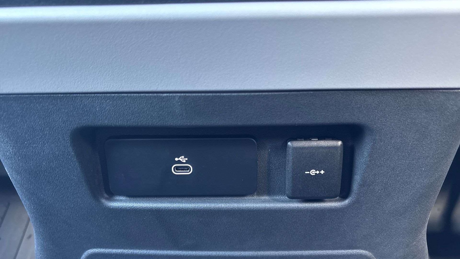 Used Land Rover Defender 2025 for sale - 76460228: Photo 34