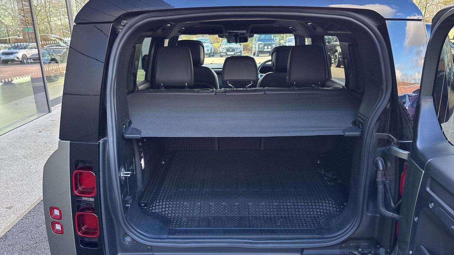 Used Land Rover Defender 2023 for sale - 77270209: Photo 10