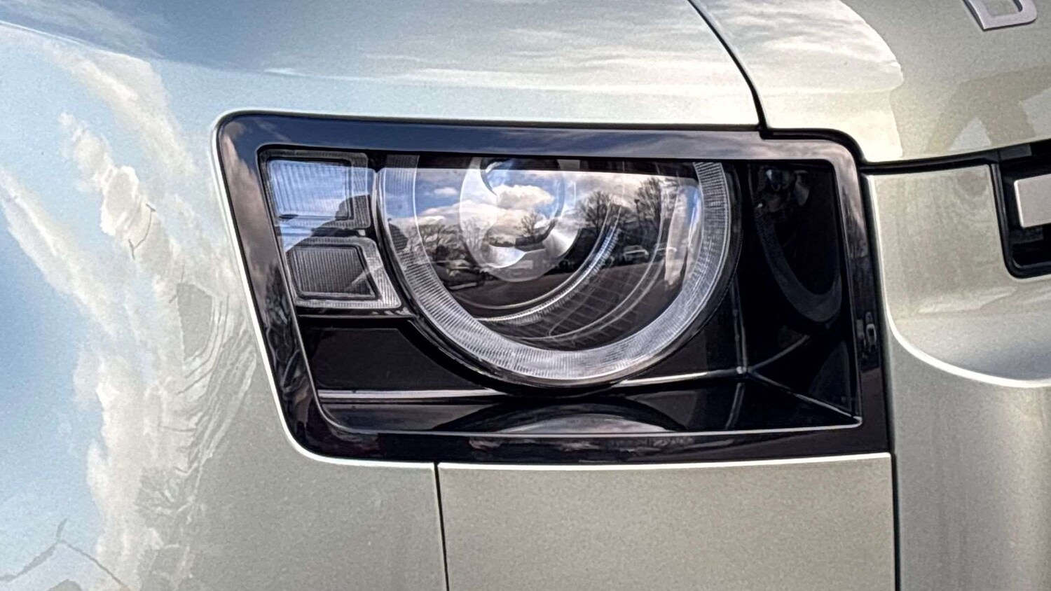 Used Land Rover Defender 2023 for sale - 77270209: Photo 17