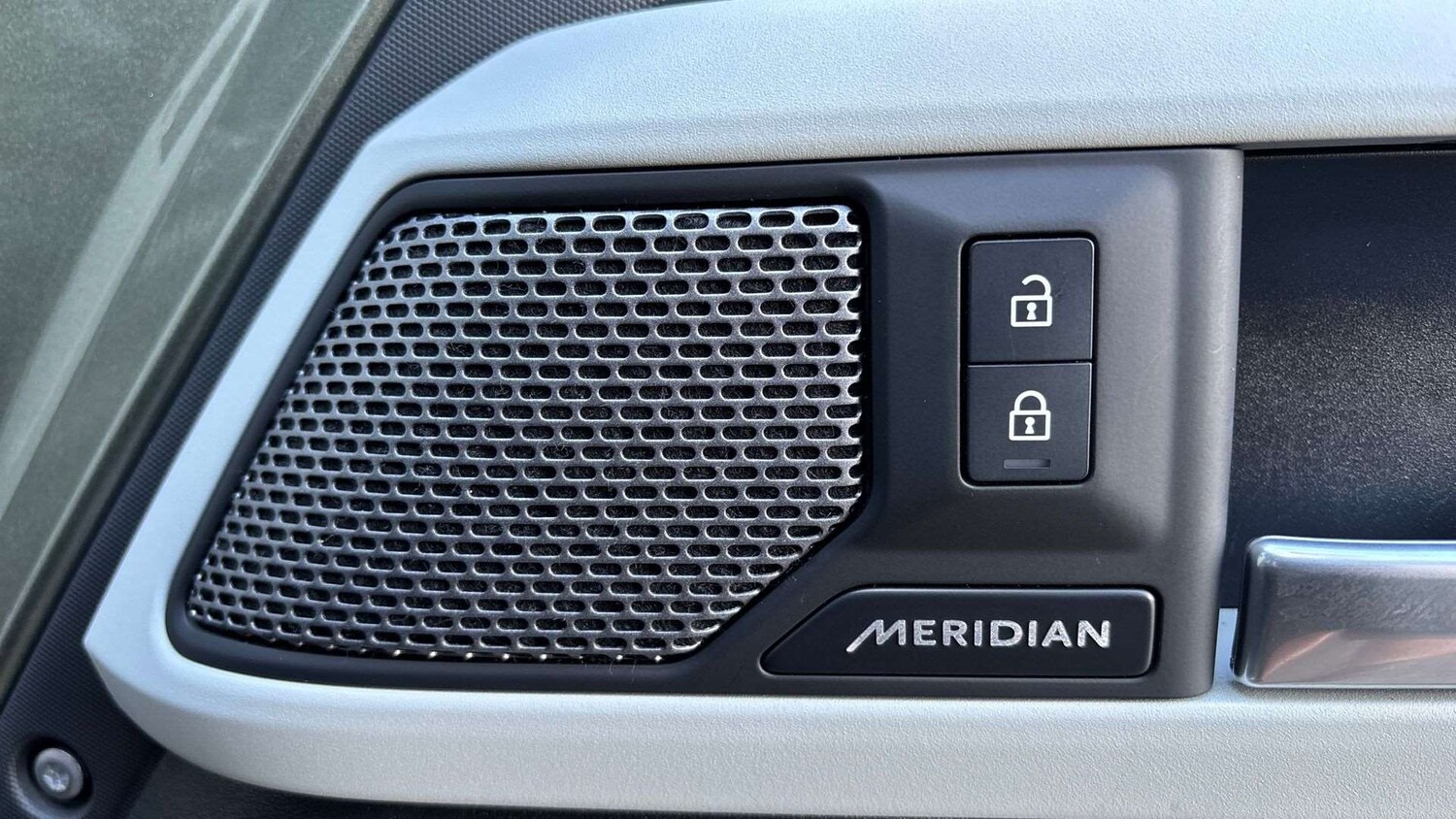 Used Land Rover Defender 2023 for sale - 77270209: Photo 24