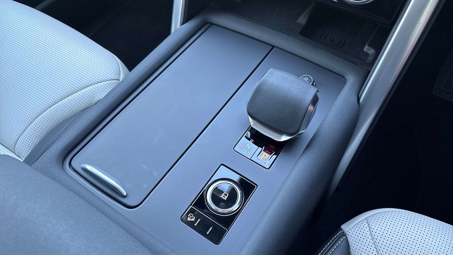 Used Land Rover Discovery 2024 for sale - 77429232: Photo 13