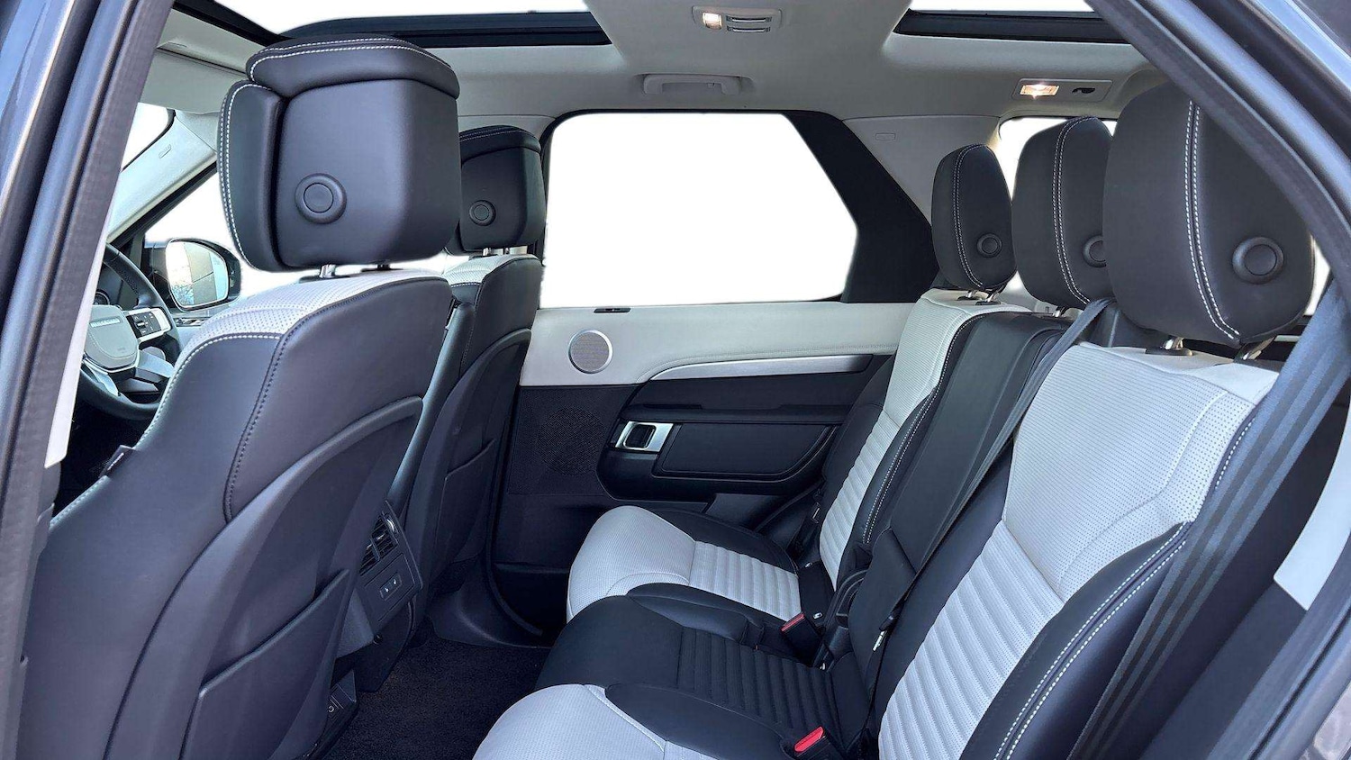 Used Land Rover Discovery 2024 for sale - 77429232: Photo 4