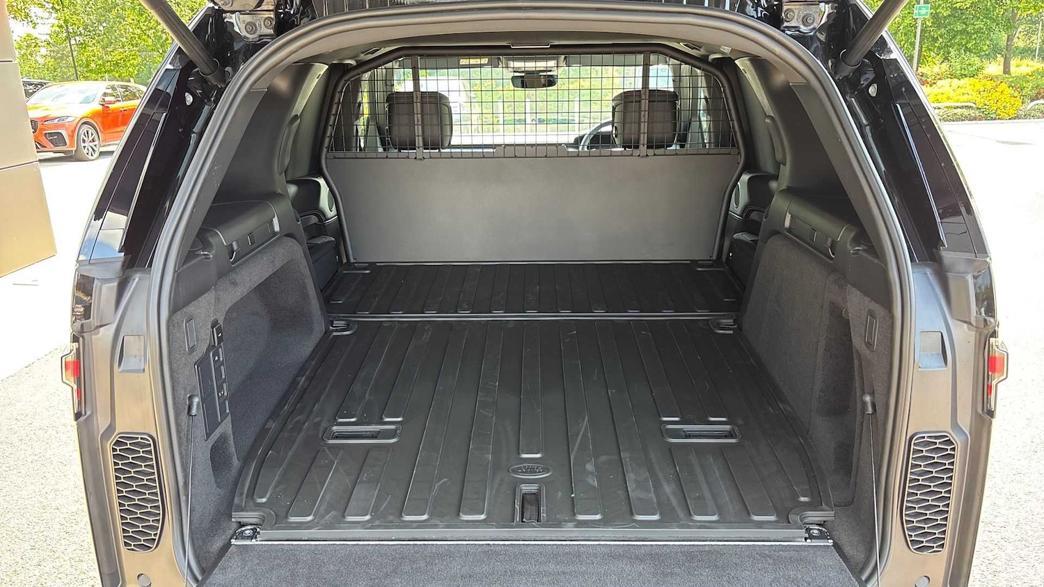 Used Land Rover Discovery 2025 for sale - 76460589: Photo 10