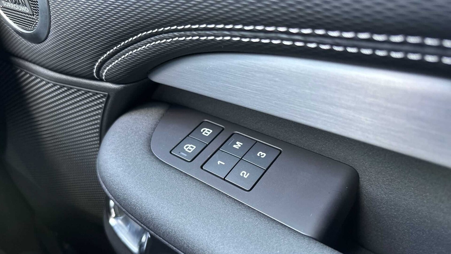 Used Land Rover Discovery 2025 for sale - 76460589: Photo 33