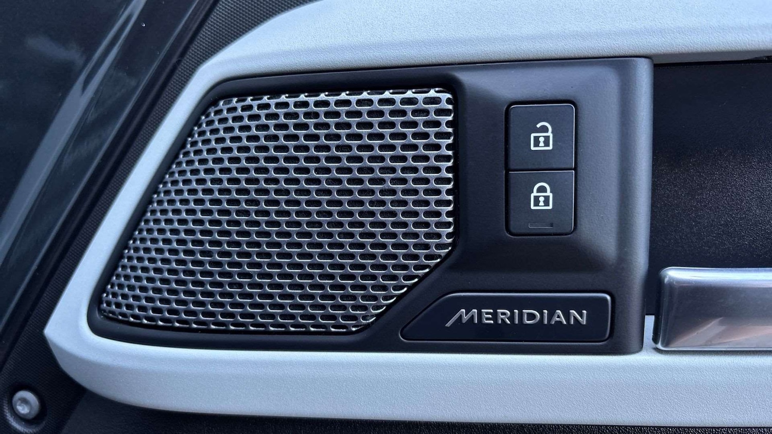 Used Land Rover Defender 2021 for sale - 77674841: Photo 24