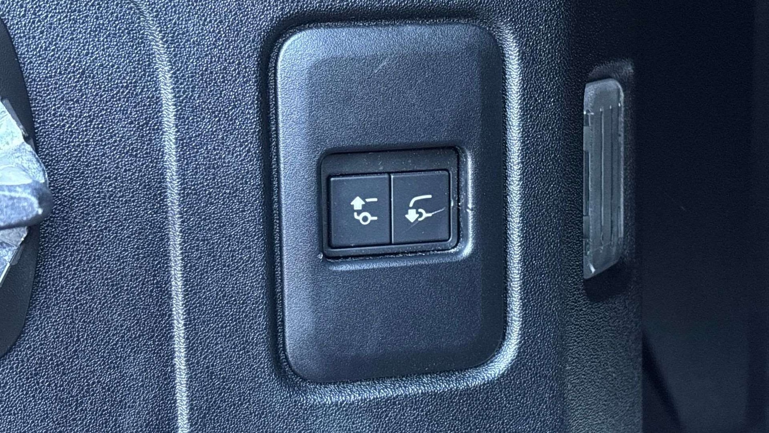 Used Land Rover Defender 2021 for sale - 77674841: Photo 27