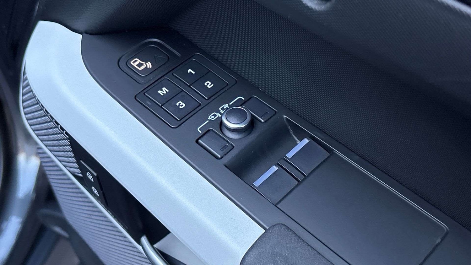 Used Land Rover Defender 2021 for sale - 77674841: Photo 32