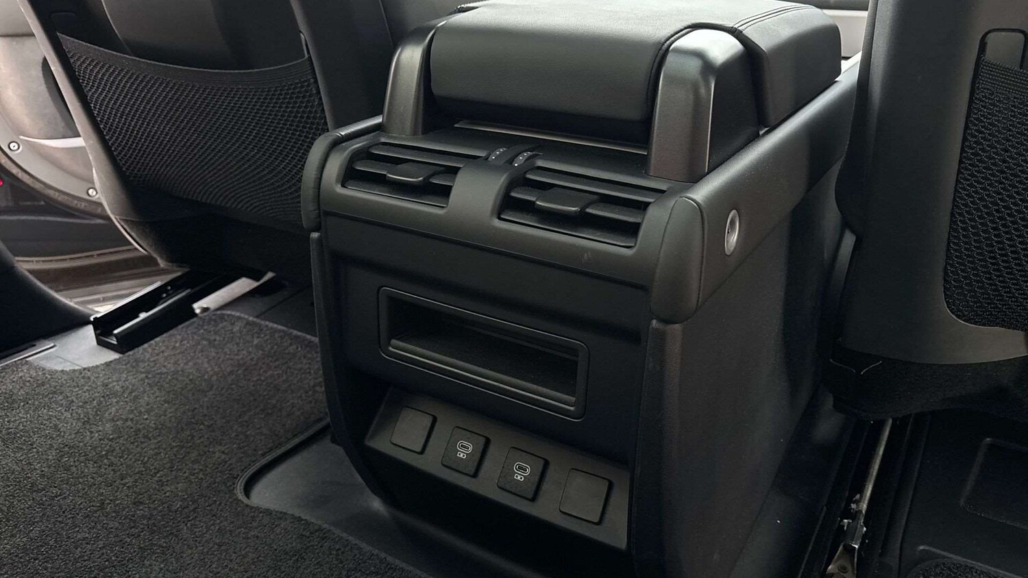 Used Land Rover Defender 2024 for sale - 76460425: Photo 18