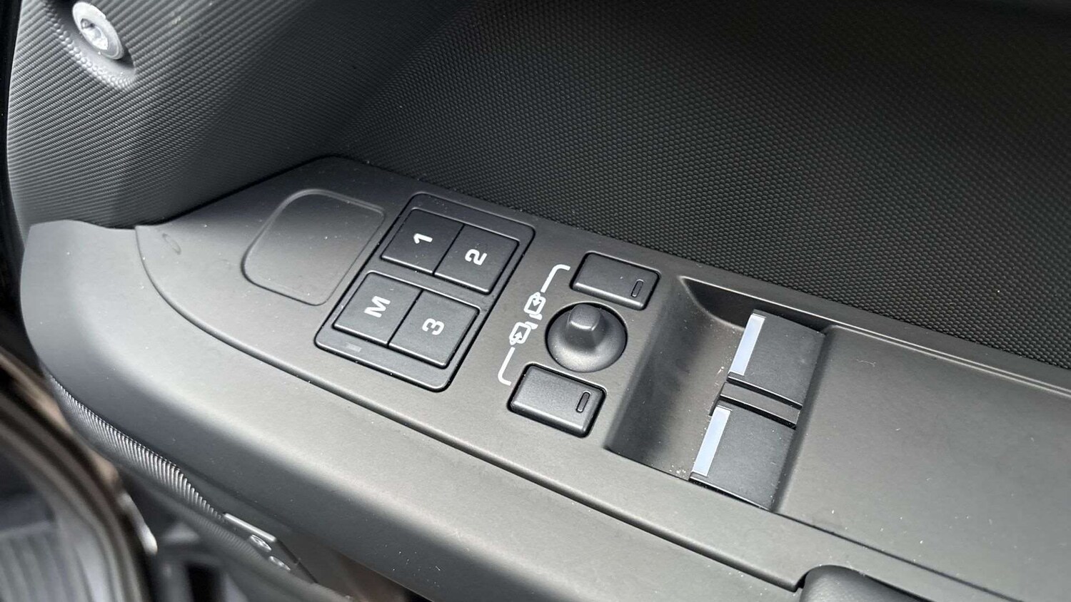 Used Land Rover Defender 2024 for sale - 76460425: Photo 25