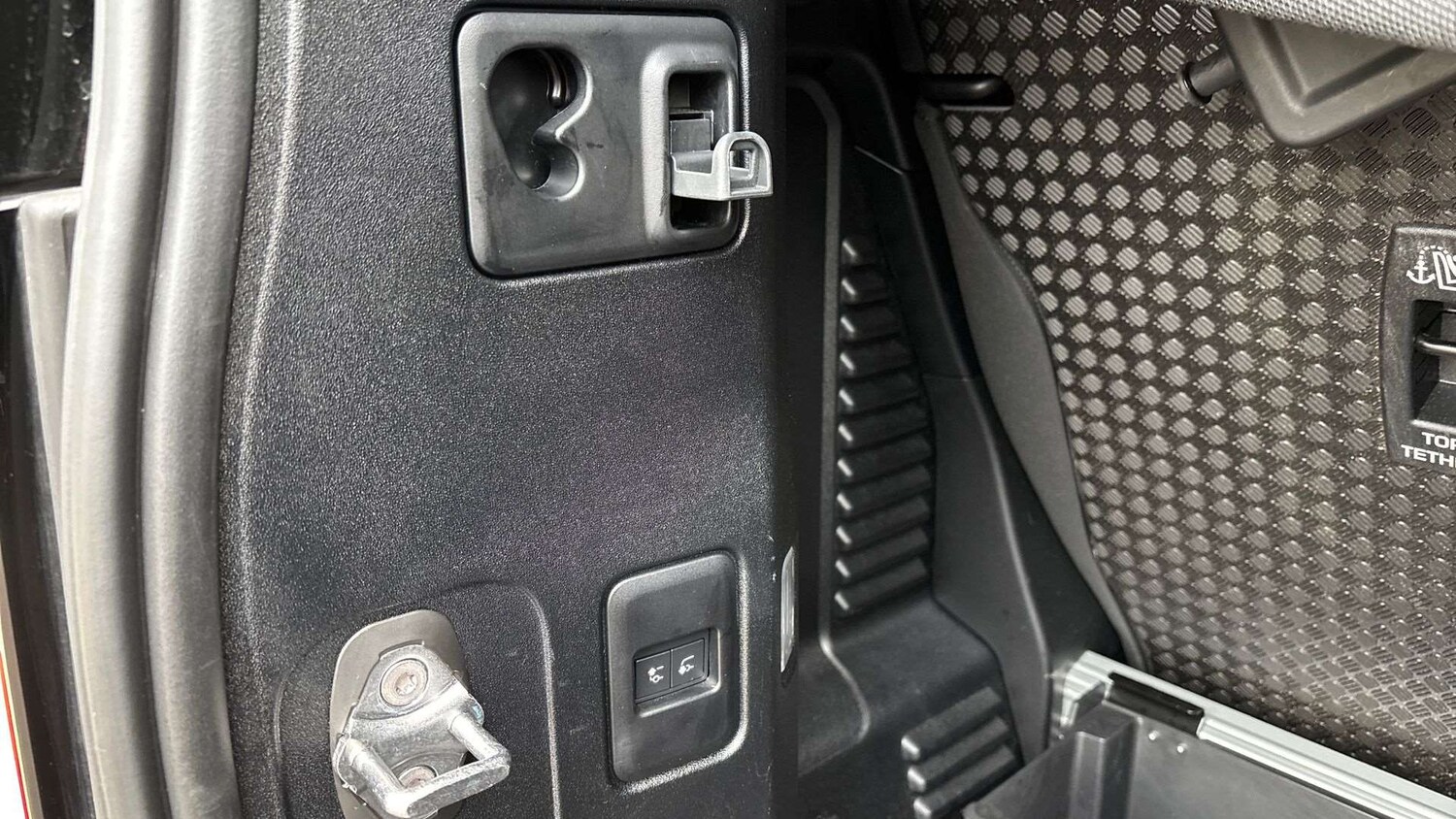 Used Land Rover Defender 2024 for sale - 76460425: Photo 27