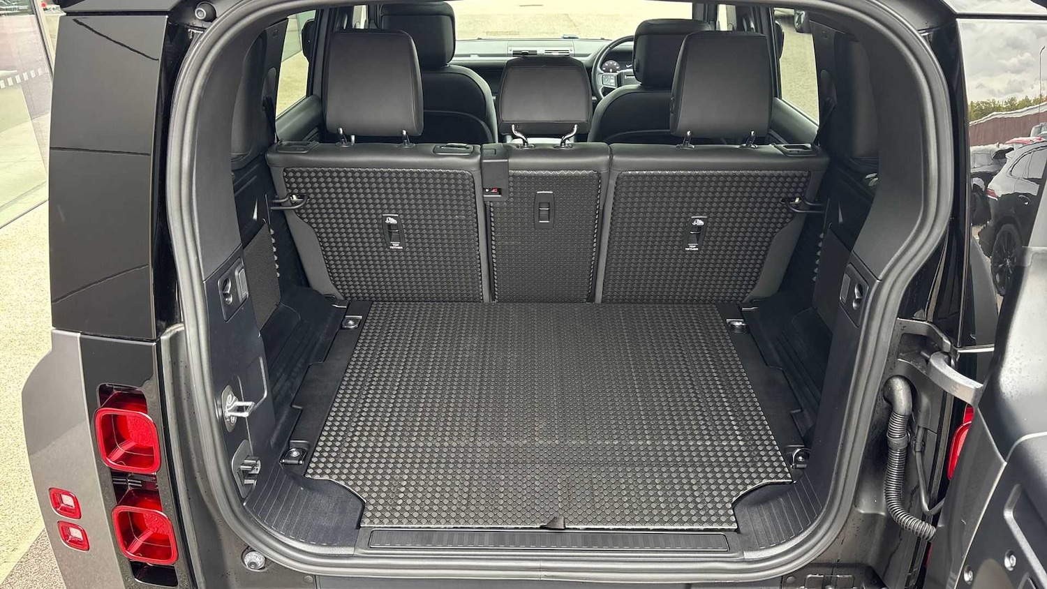 Used Land Rover Defender 2023 for sale - 76460057: Photo 10