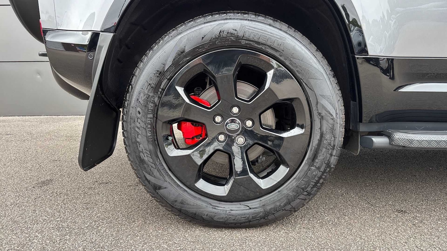 Used Land Rover Defender 2023 for sale - 76460057: Photo 23