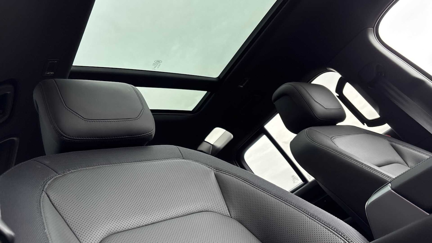 Used Land Rover Defender 2023 for sale - 76460057: Photo 27