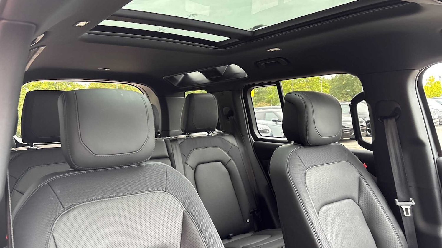 Used Land Rover Defender 2023 for sale - 76460057: Photo 28