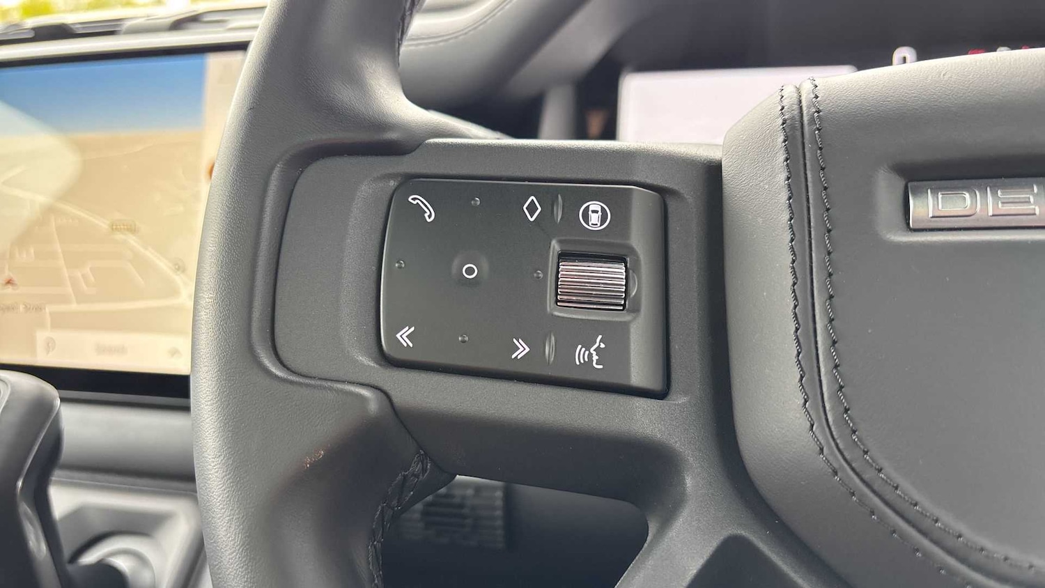 Used Land Rover Defender 2023 for sale - 76460057: Photo 30