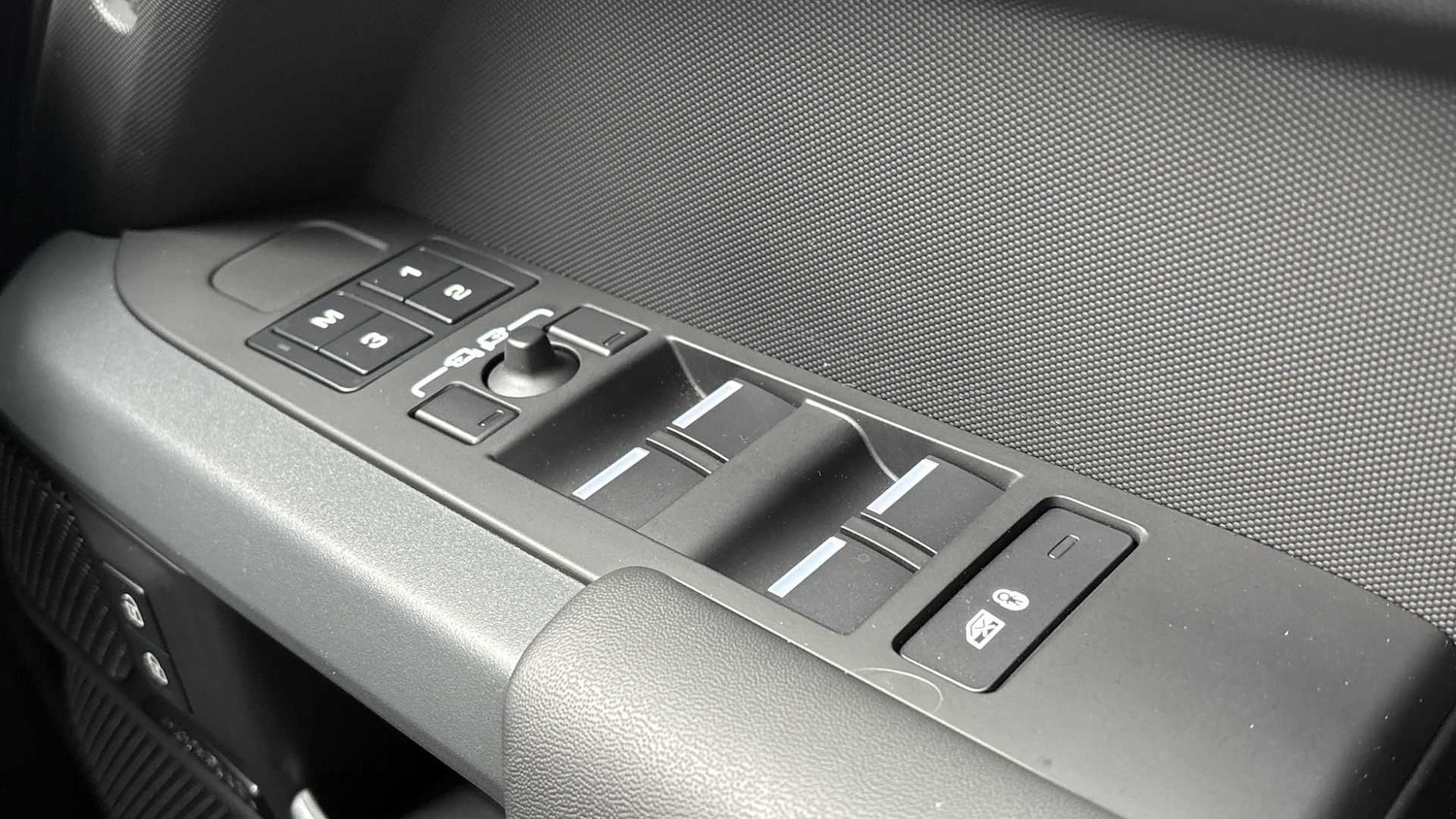 Used Land Rover Defender 2023 for sale - 76460057: Photo 32