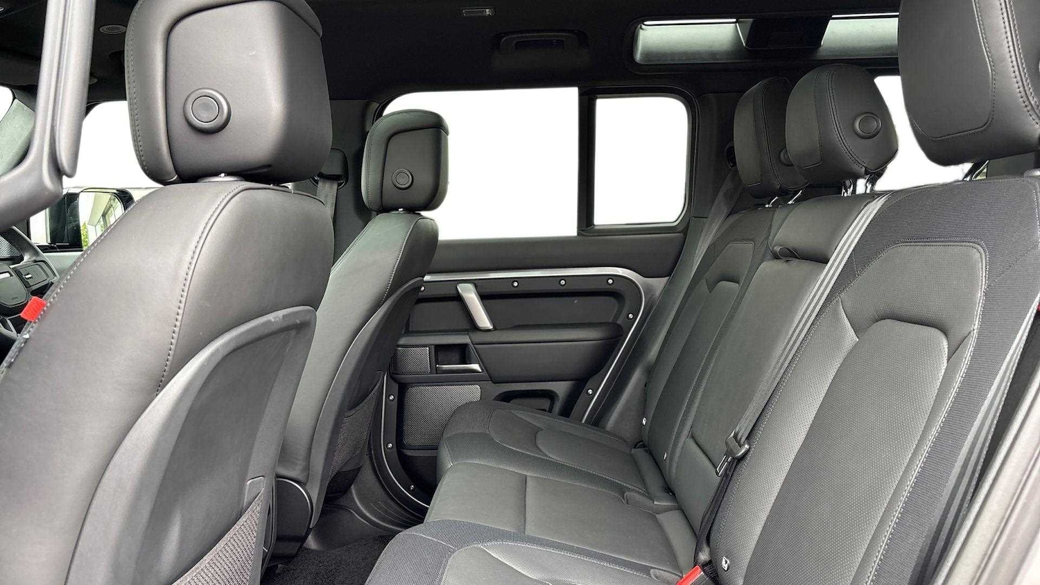 Used Land Rover Defender 2023 for sale - 76460057: Photo 4