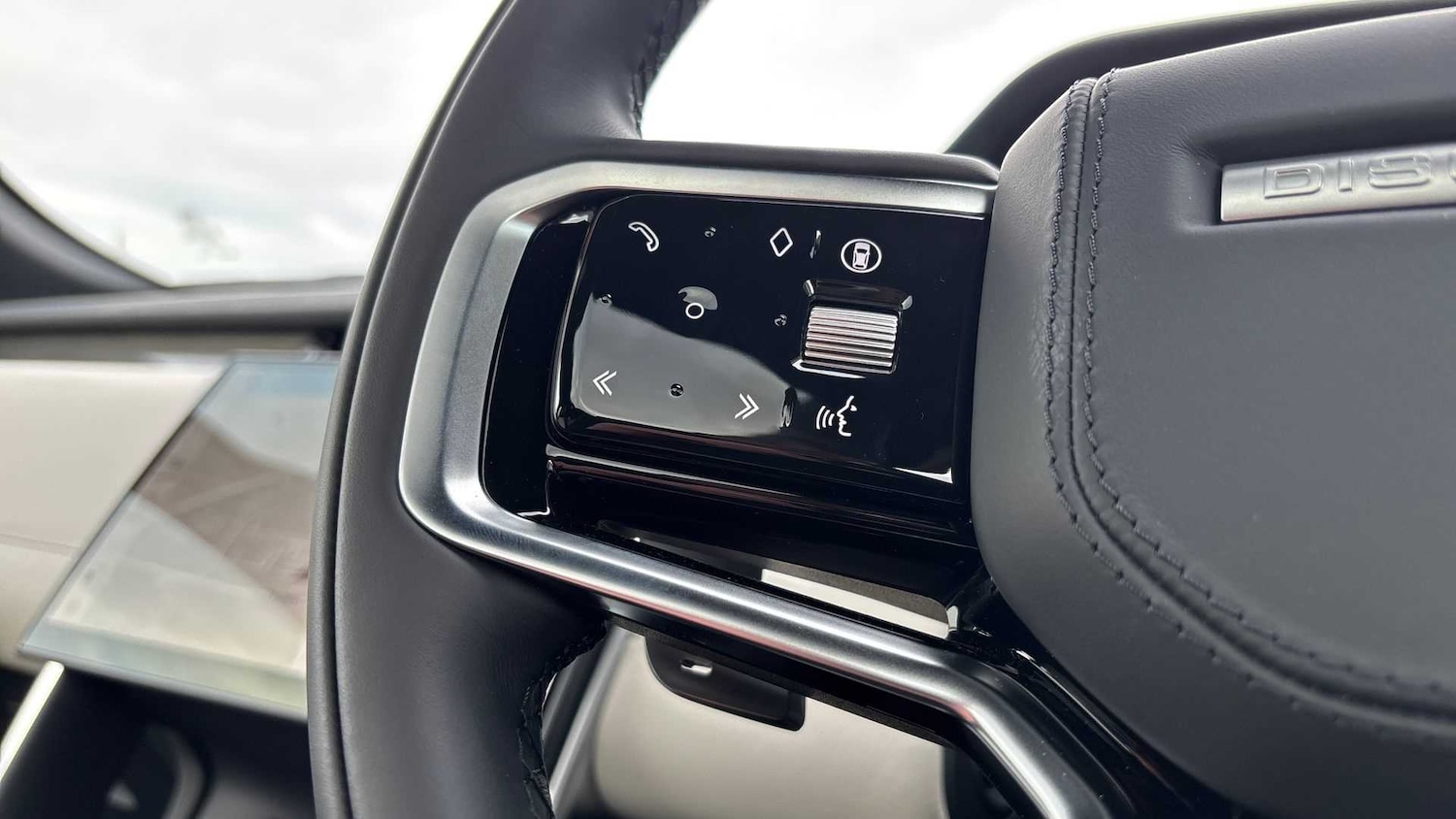 Used Land Rover Discovery Sport 2025 for sale - 76460332: Photo 31