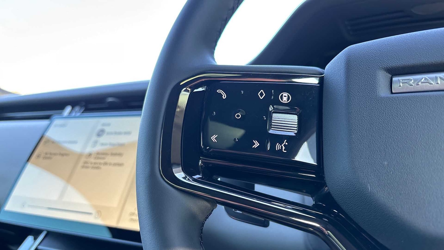 Used Land Rover Range Rover Evoque 2025 for sale - 77334054: Photo 31