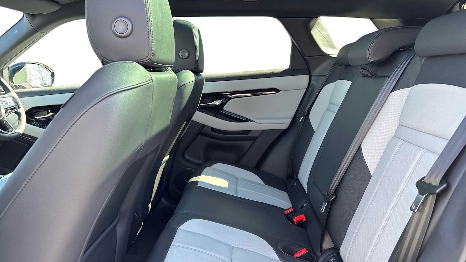 Used Land Rover Range Rover Evoque 2025 for sale - 77334054: Photo 4