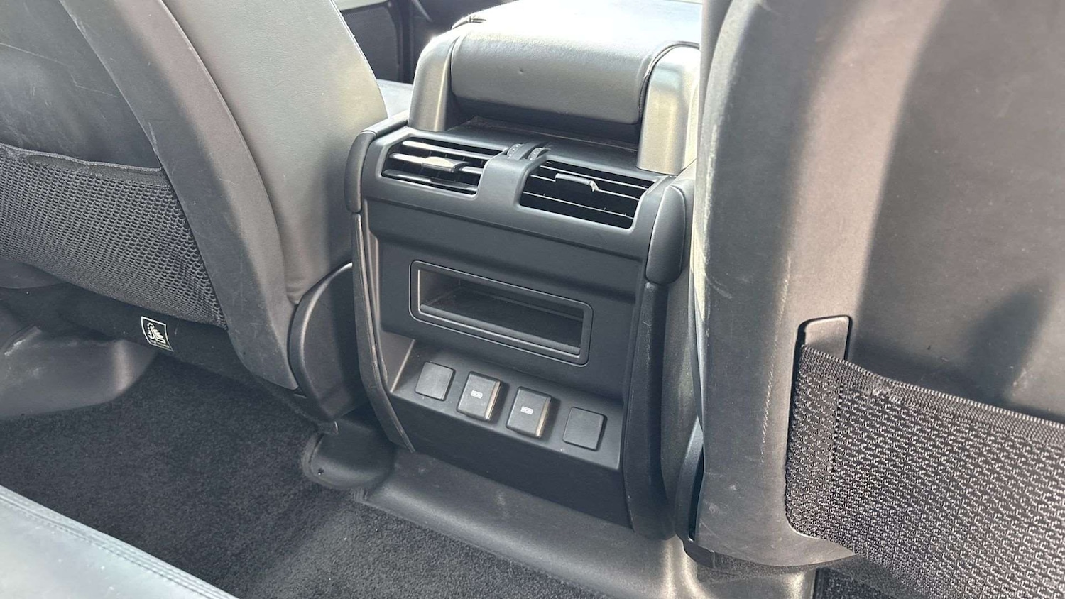 Used Land Rover Defender 2023 for sale - 76460643: Photo 18