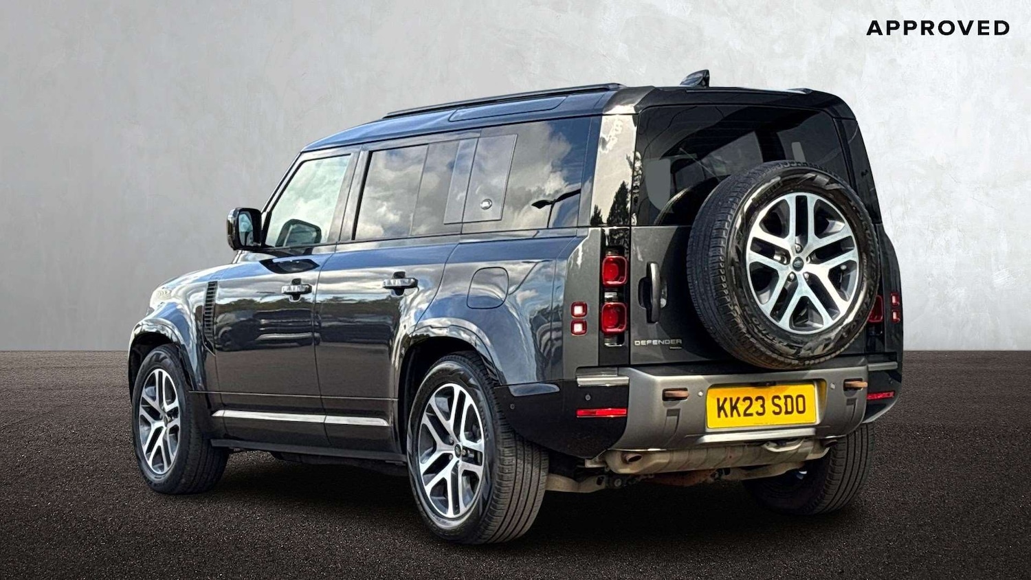 Used Land Rover Defender 2023 for sale - 76460643: Photo 2