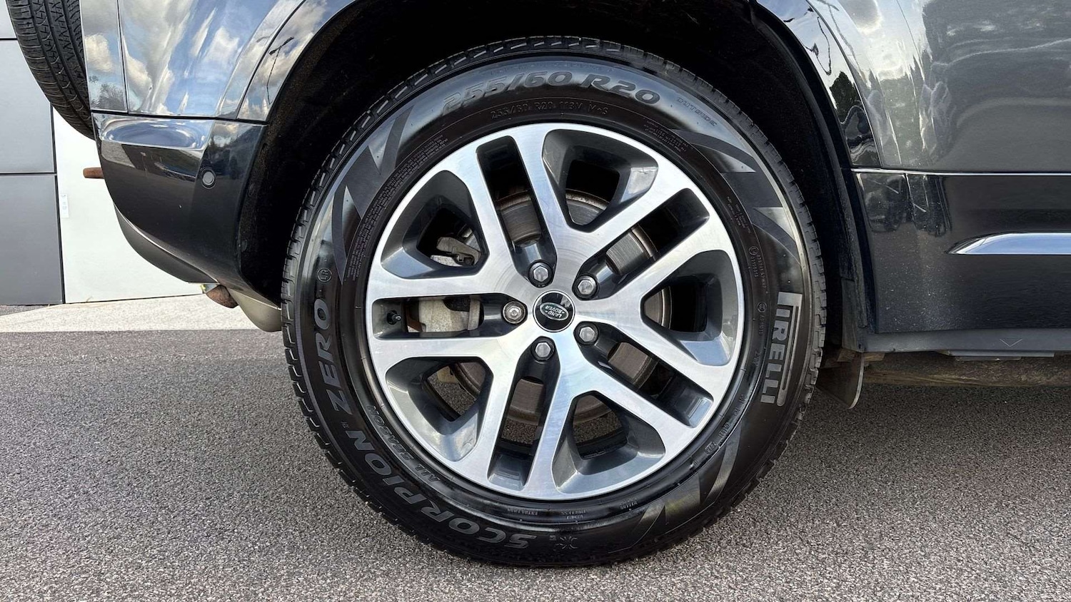 Used Land Rover Defender 2023 for sale - 76460643: Photo 23