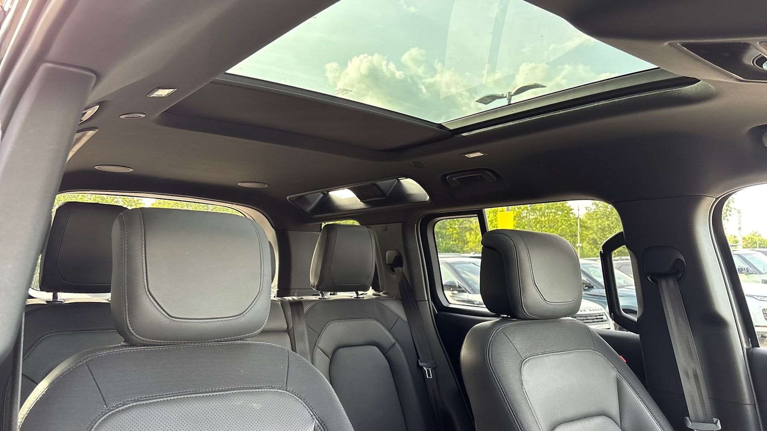 Used Land Rover Defender 2023 for sale - 76460643: Photo 28