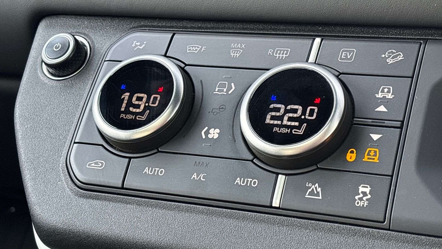 Used Land Rover Defender 2023 for sale - 76460643: Photo 29